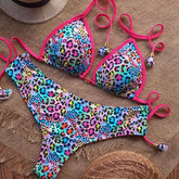 Bikini de dos piezas de color puro con estampado de leopardo
